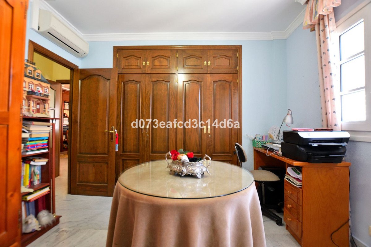 3 Bed Middle Floor Apartment in Ronda