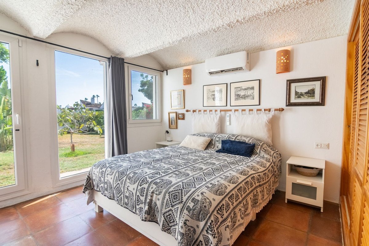 2 Bed Semi-Detached House in Estepona