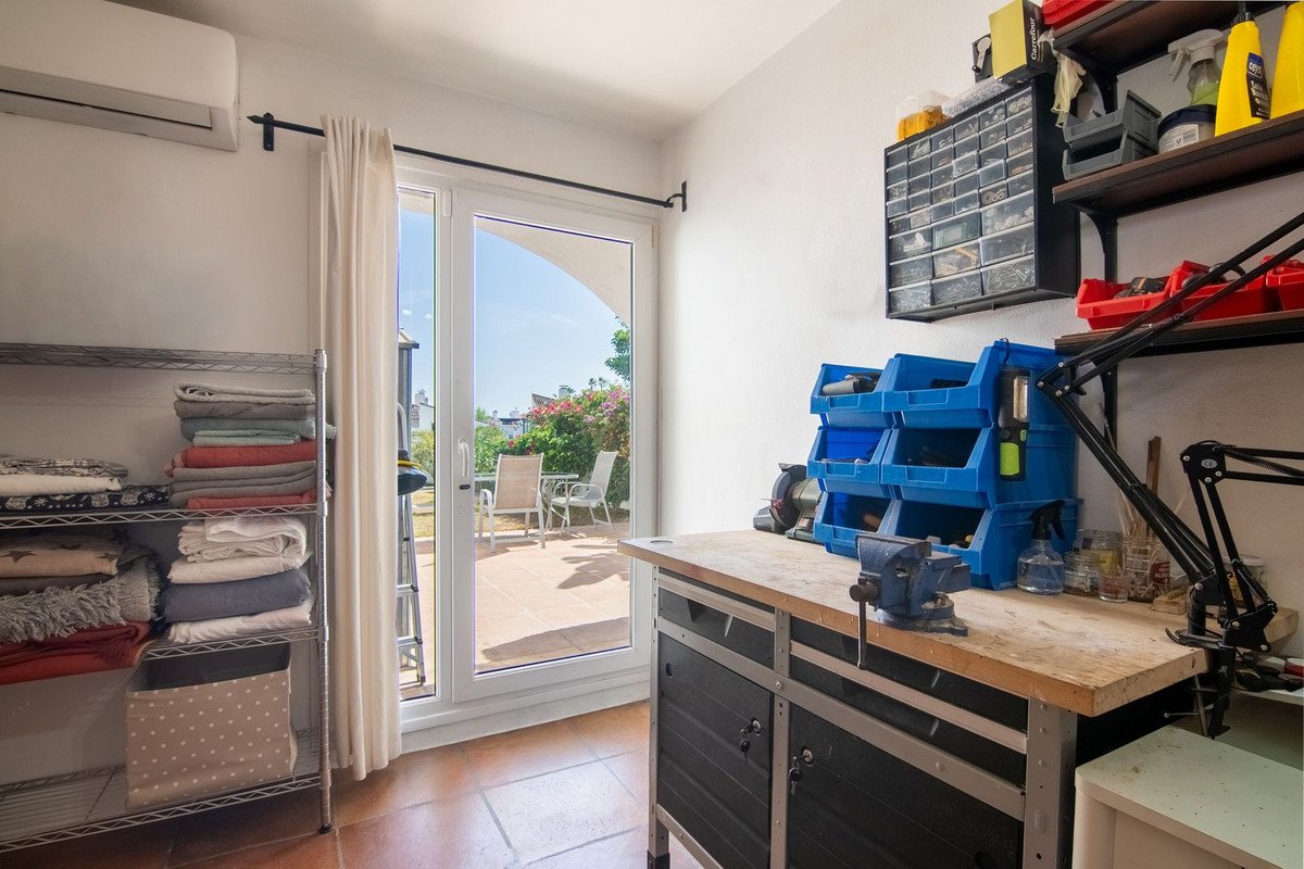 2 Bed Semi-Detached House in Estepona