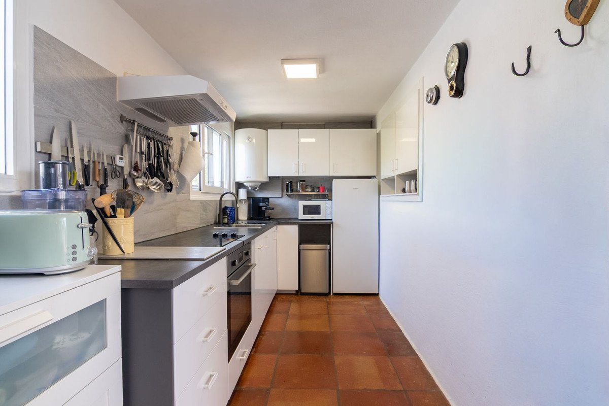 2 Bed Semi-Detached House in Estepona
