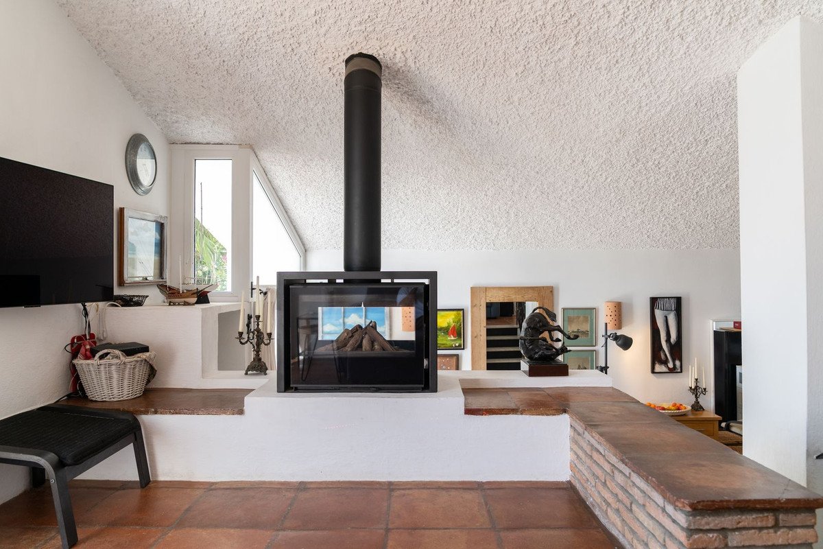 2 Bed Semi-Detached House in Estepona