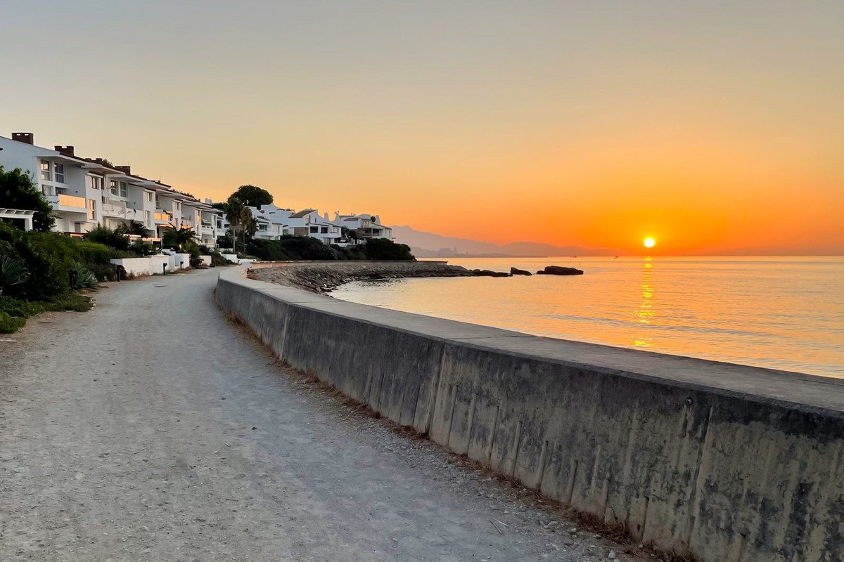 2 Bed Semi-Detached House in Estepona