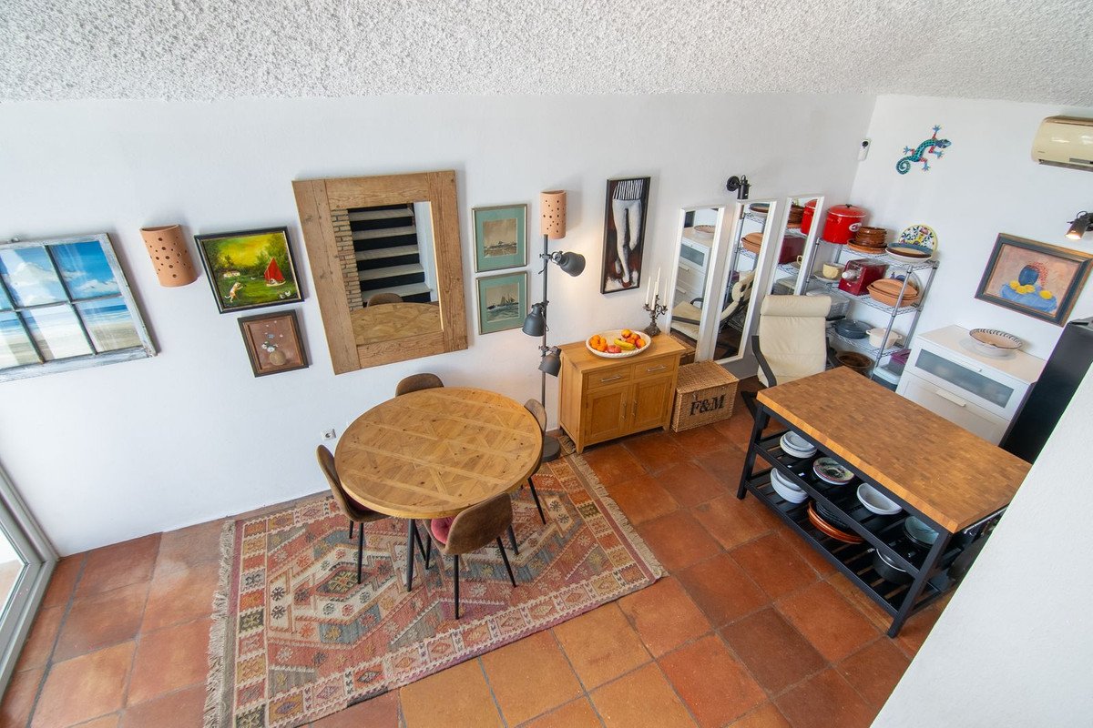 2 Bed Semi-Detached House in Estepona