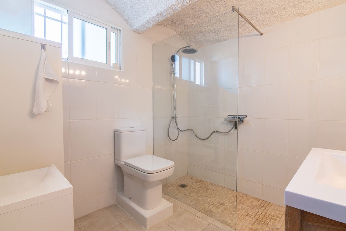 2 Bed Semi-Detached House in Estepona