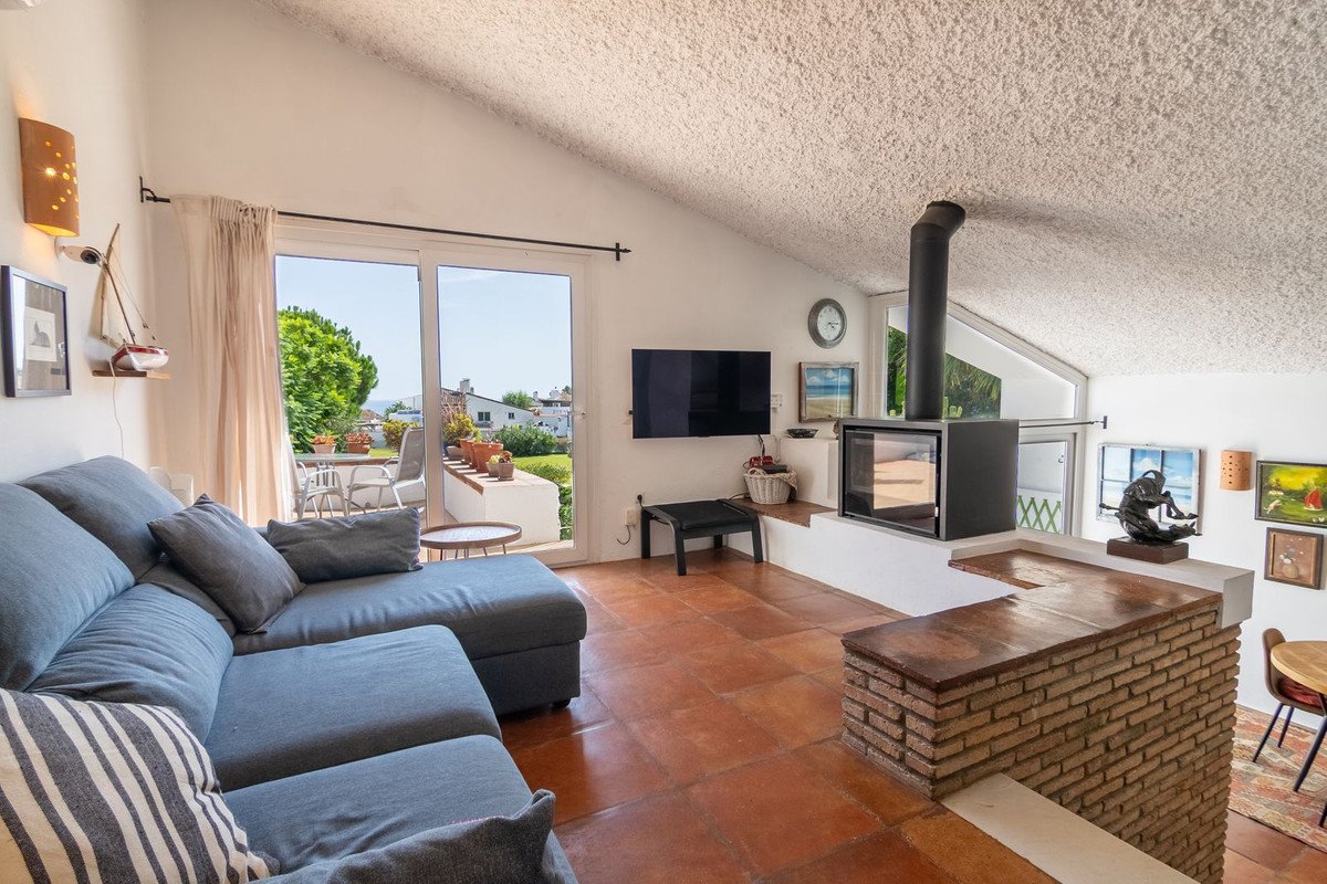 2 Bed Semi-Detached House in Estepona