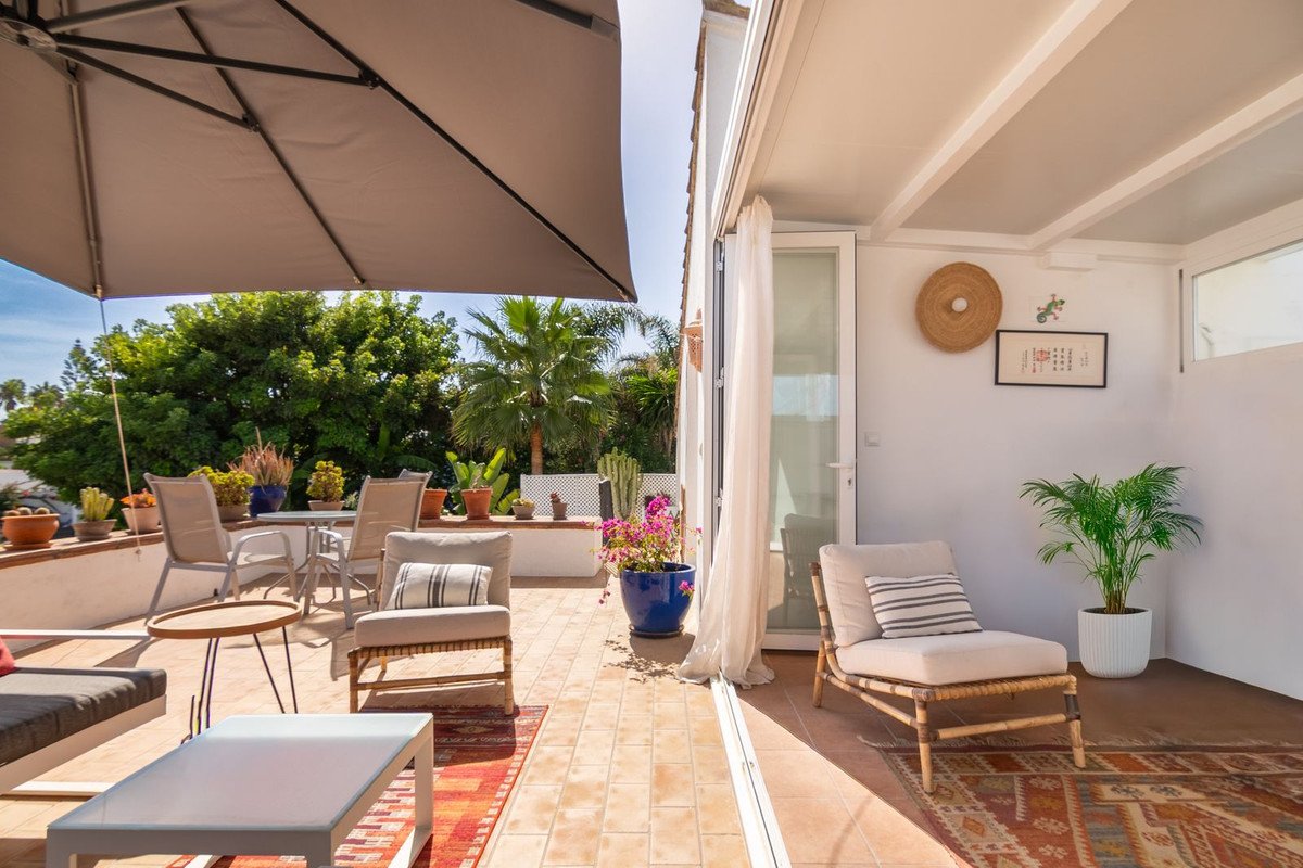 2 Bed Semi-Detached House in Estepona