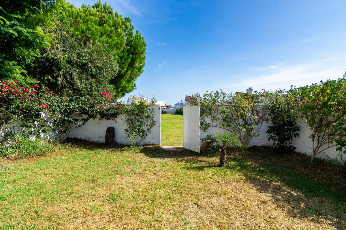 2 Bed Semi-Detached House in Estepona