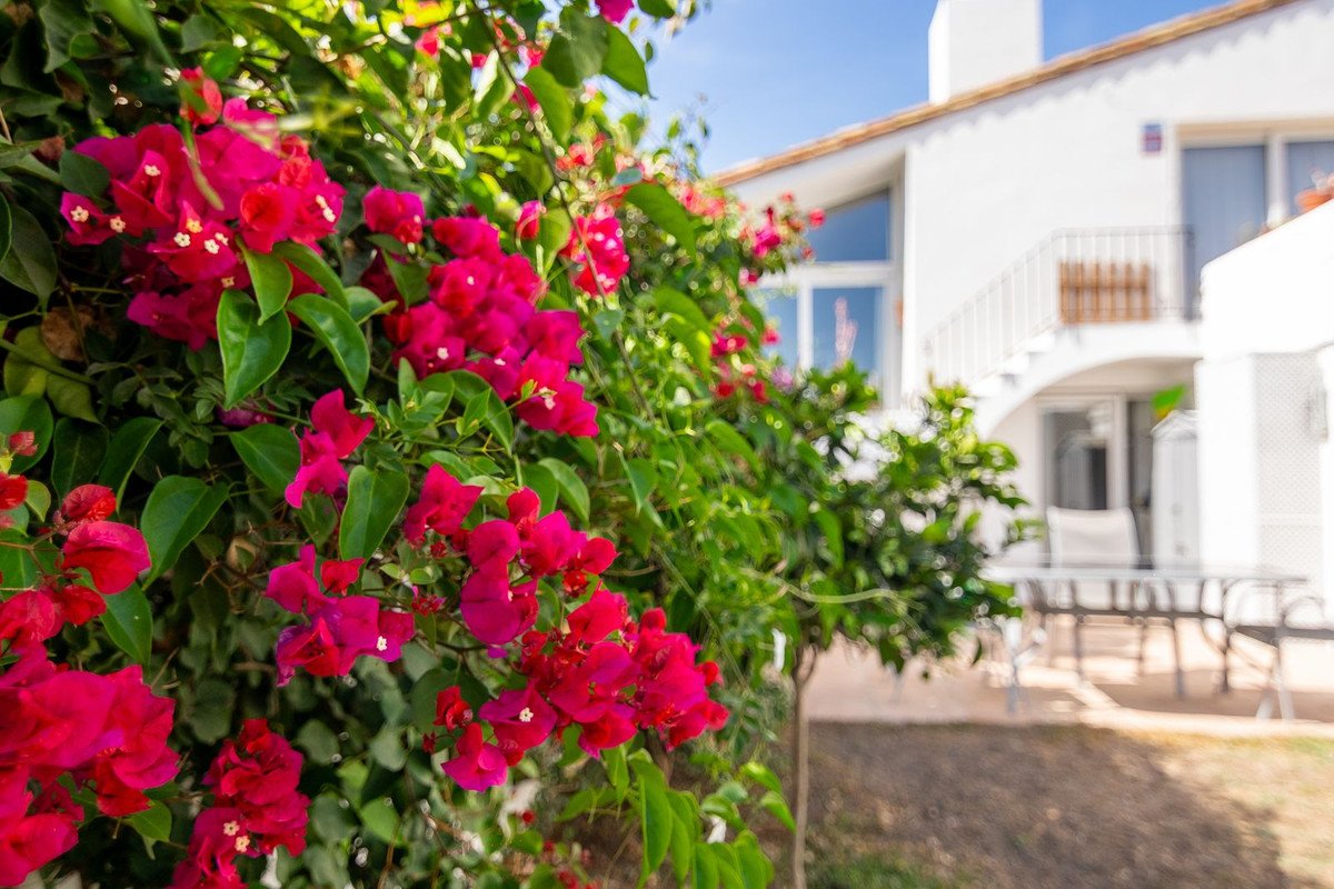 2 Bed Semi-Detached House in Estepona