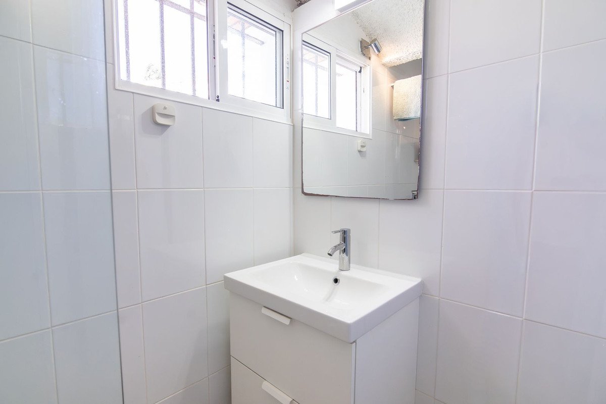 2 Bed Semi-Detached House in Estepona