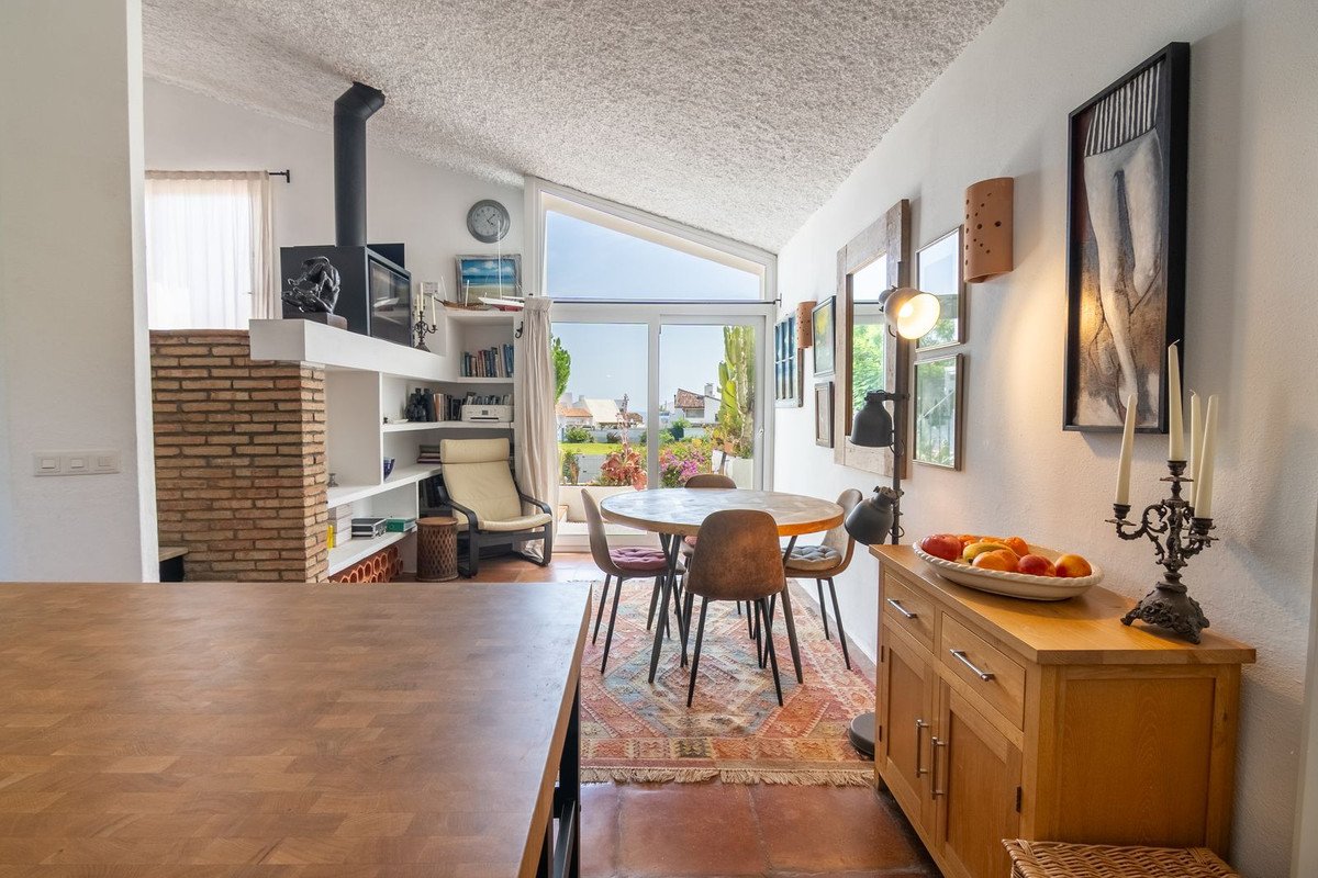 2 Bed Semi-Detached House in Estepona