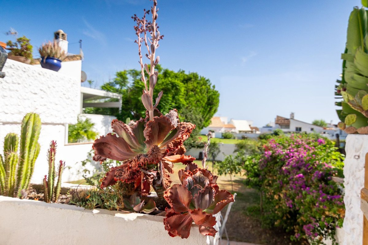 2 Bed Semi-Detached House in Estepona