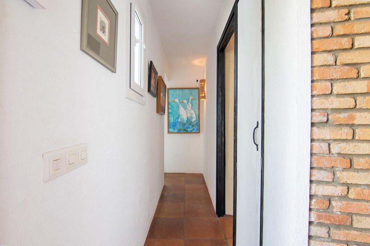 2 Bed Semi-Detached House in Estepona