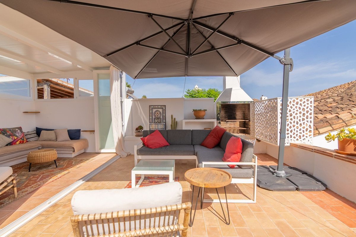 2 Bed Semi-Detached House in Estepona