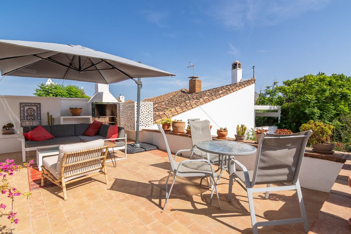 2 Bed Semi-Detached House in Estepona