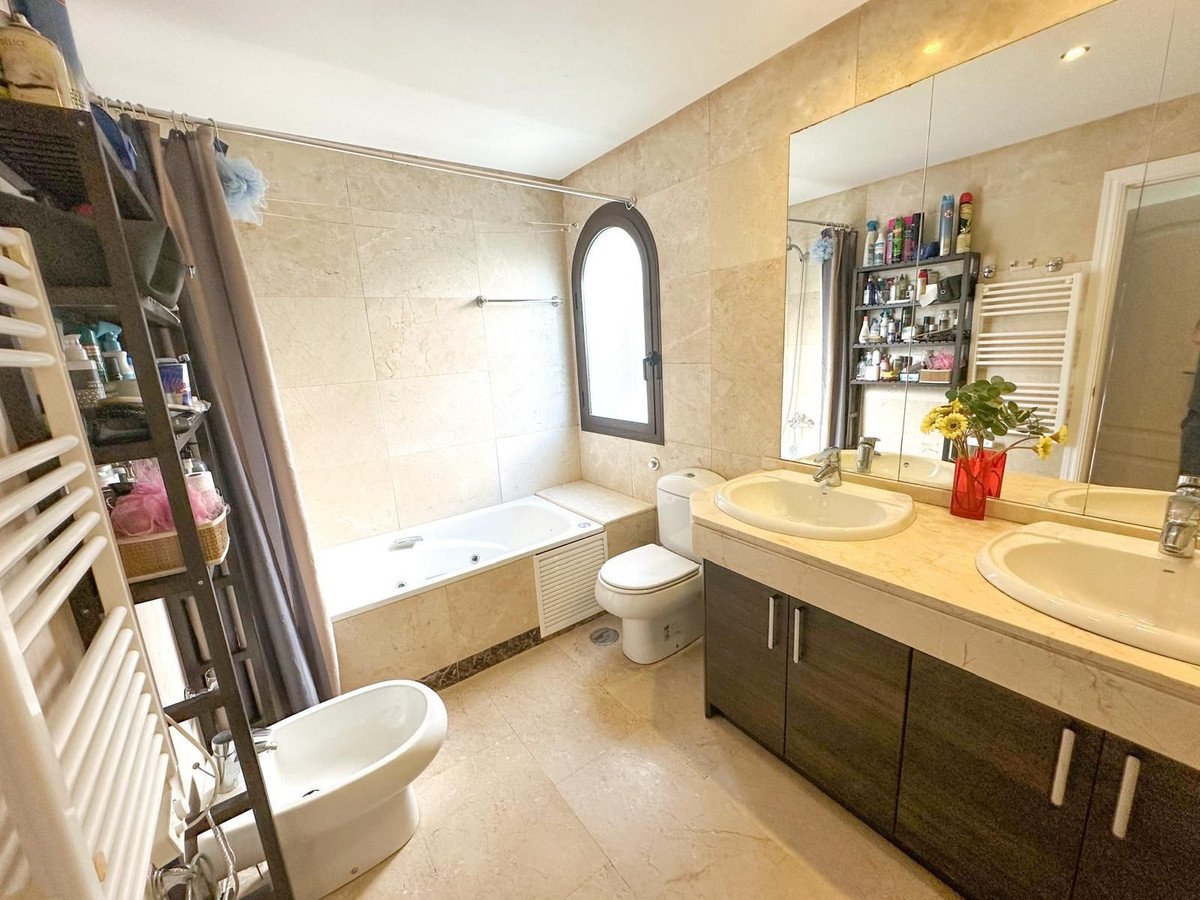 2 Bed Middle Floor Apartment in La Alcaidesa