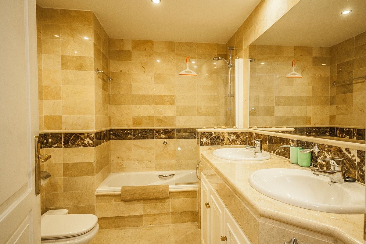 3 Bed Middle Floor Apartment in Elviria