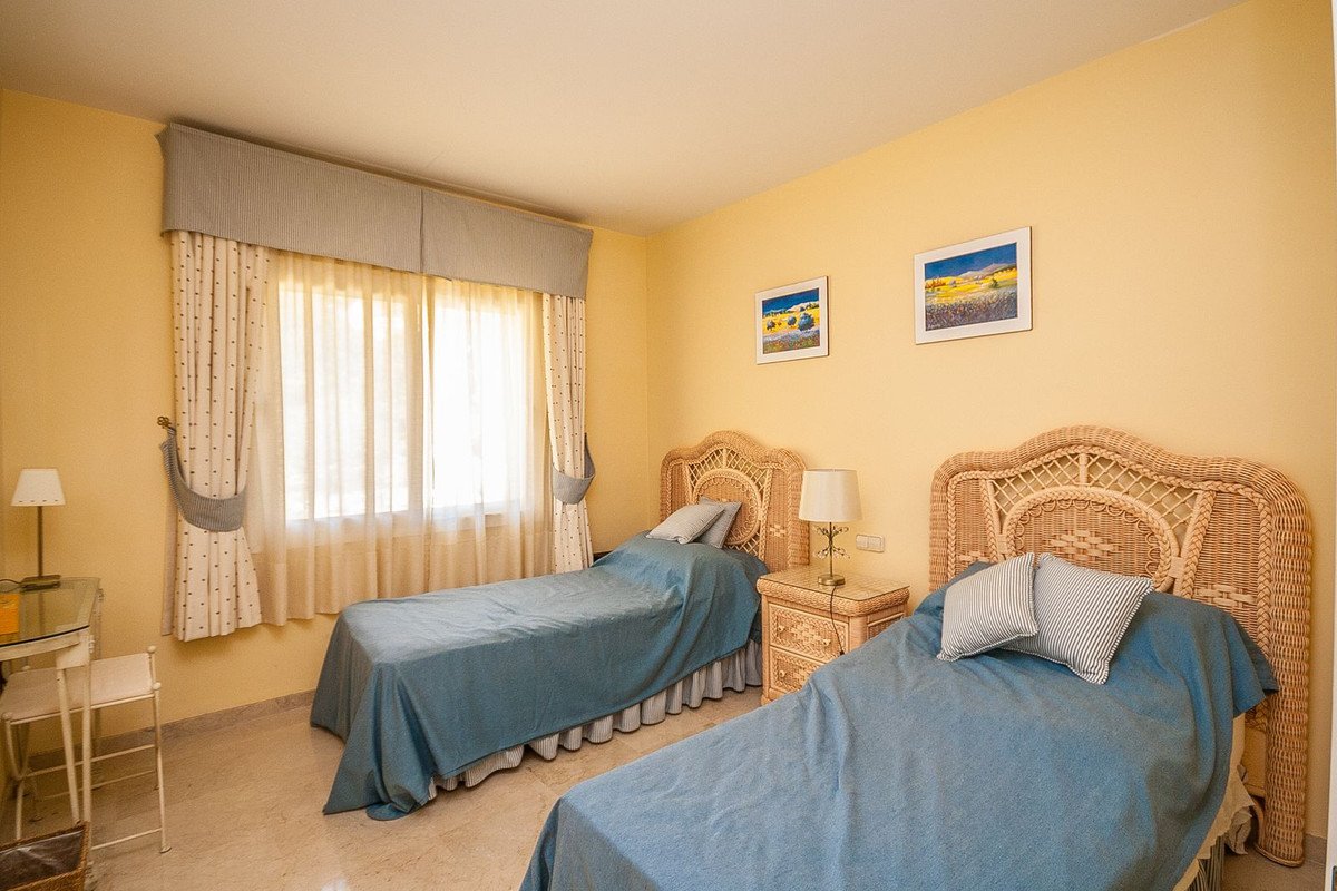 3 Bed Middle Floor Apartment in Elviria