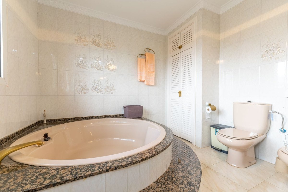 7 Bed Detached Villa in Alhaurín de la Torre