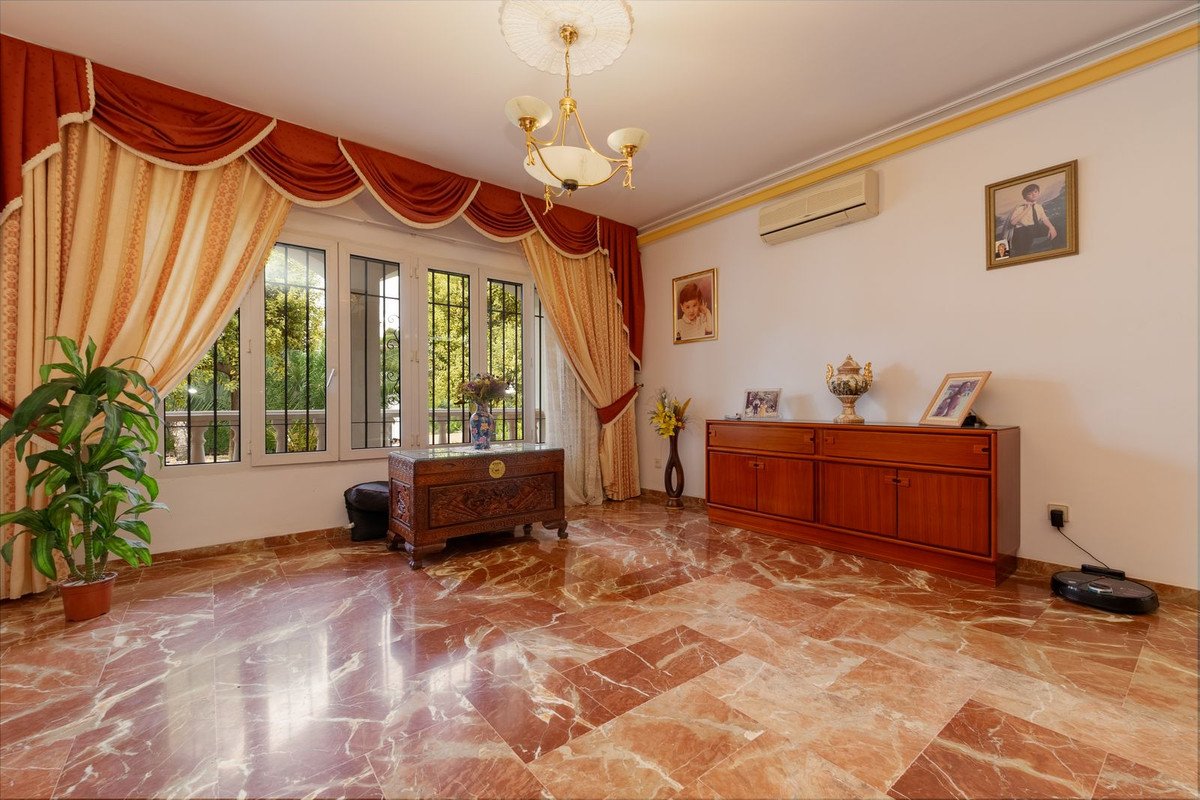 7 Bed Detached Villa in Alhaurín de la Torre