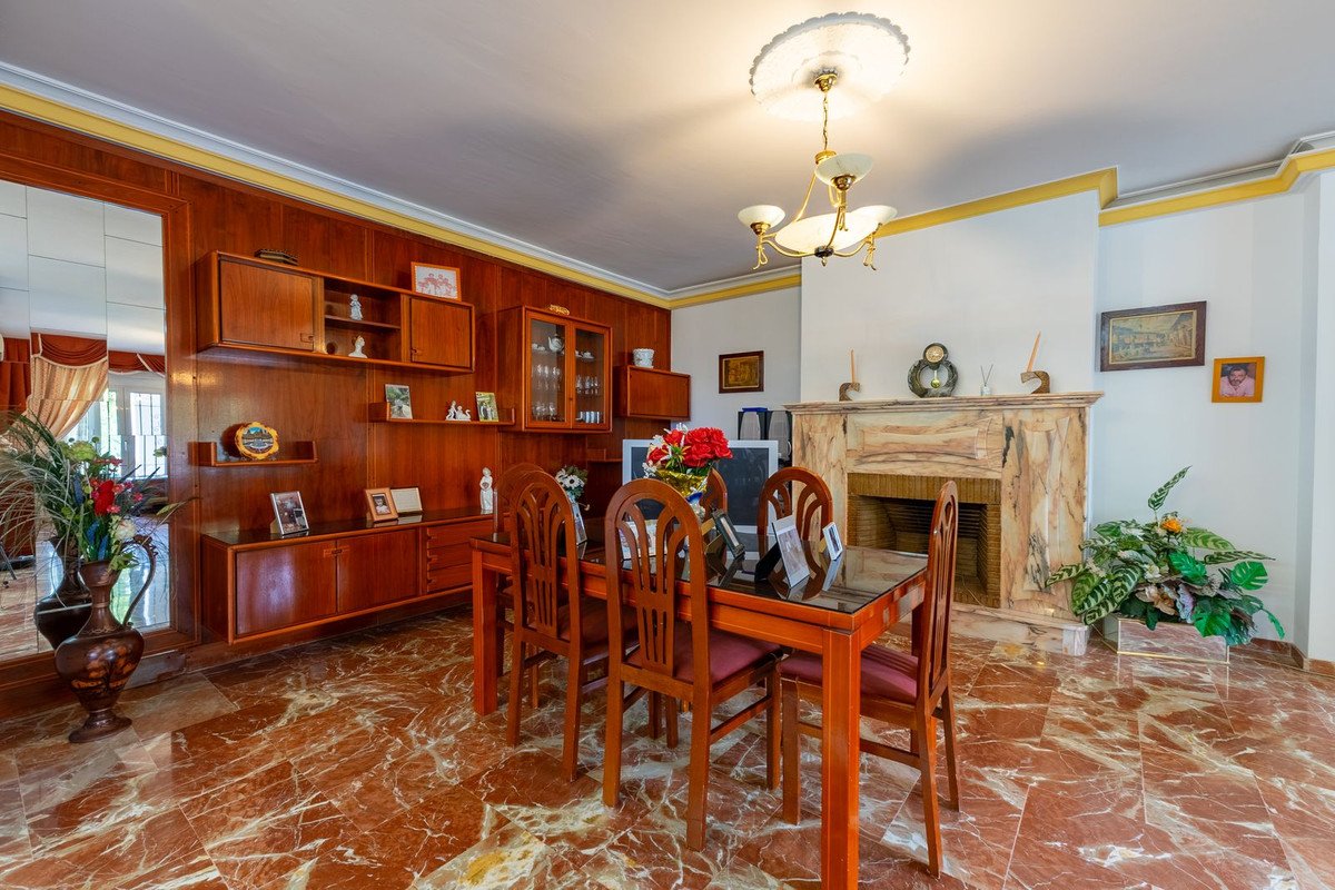 7 Bed Detached Villa in Alhaurín de la Torre