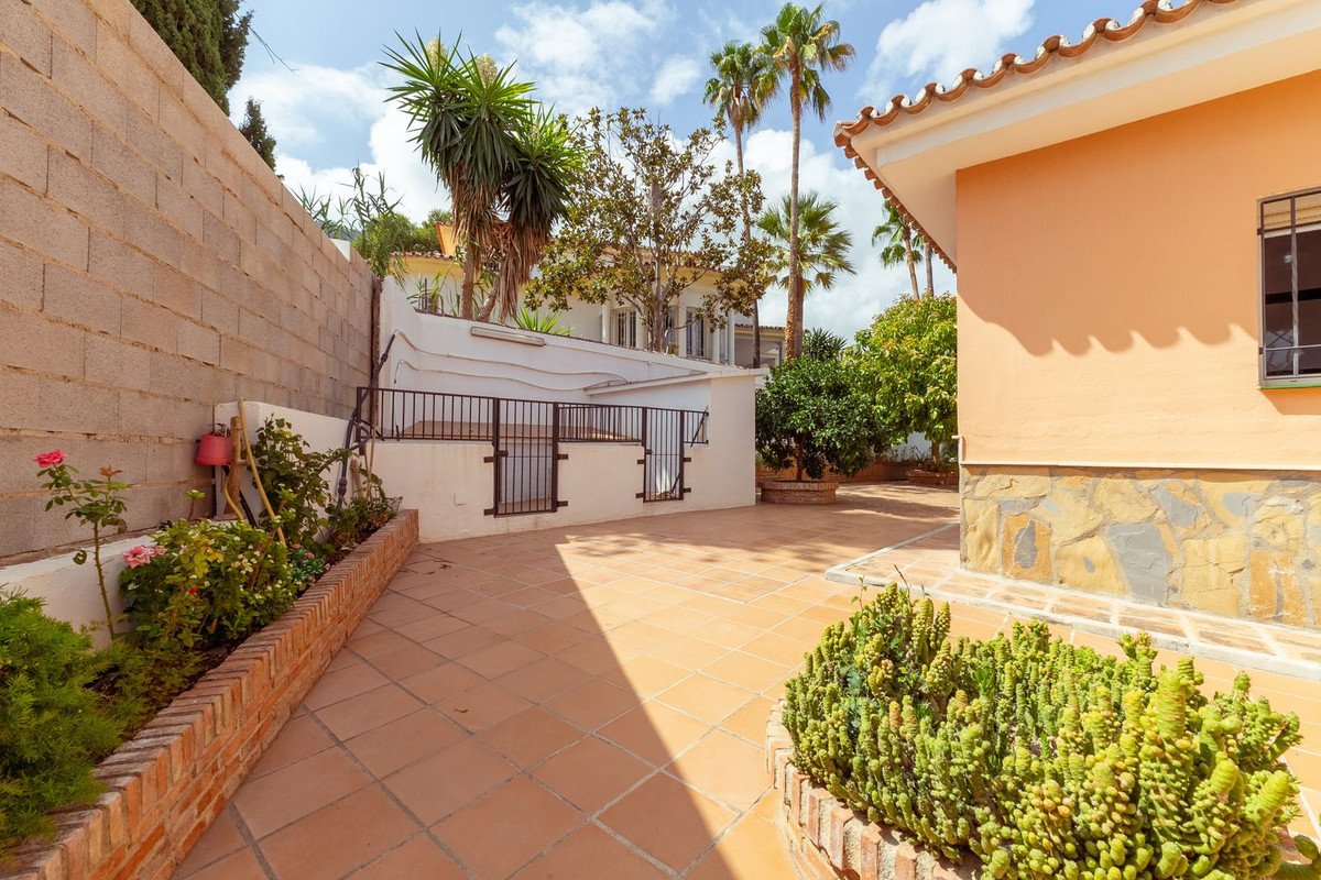 7 Bed Detached Villa in Alhaurín de la Torre