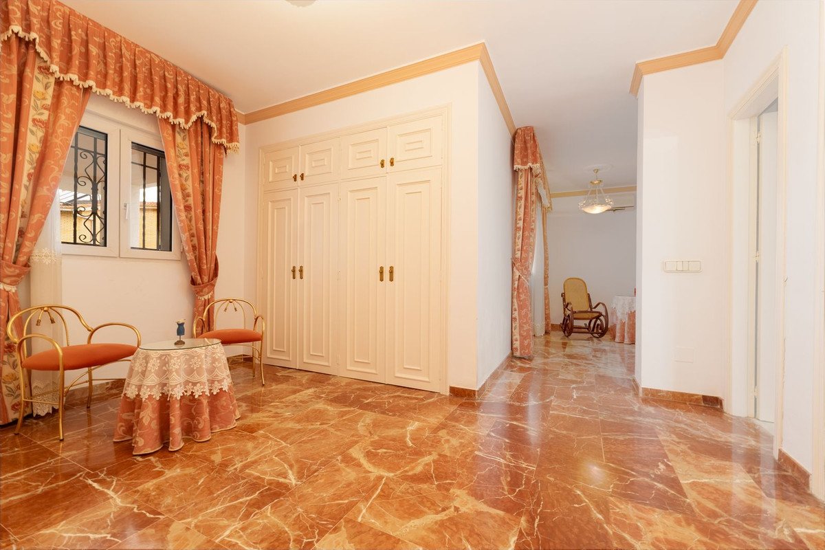7 Bed Detached Villa in Alhaurín de la Torre