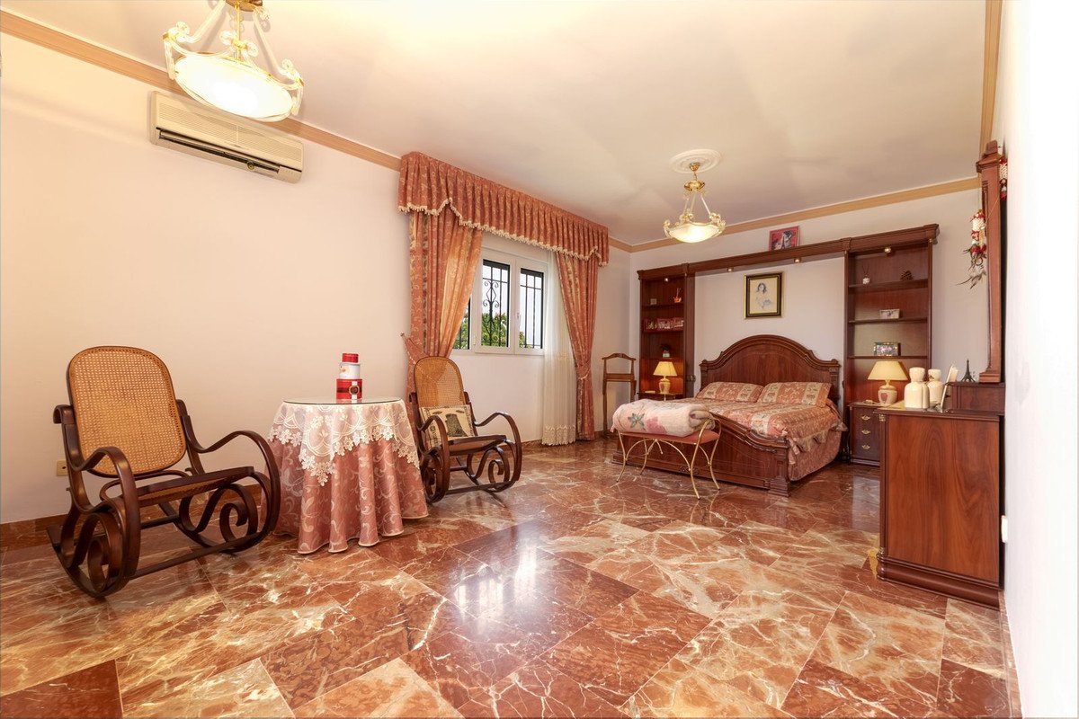 7 Bed Detached Villa in Alhaurín de la Torre