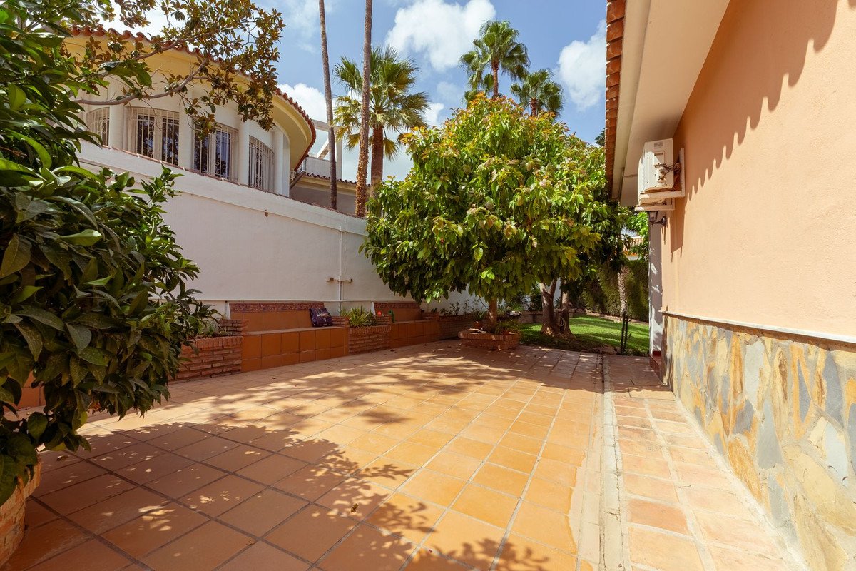 7 Bed Detached Villa in Alhaurín de la Torre