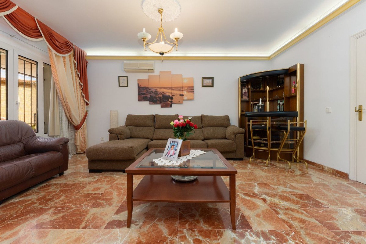 7 Bed Detached Villa in Alhaurín de la Torre