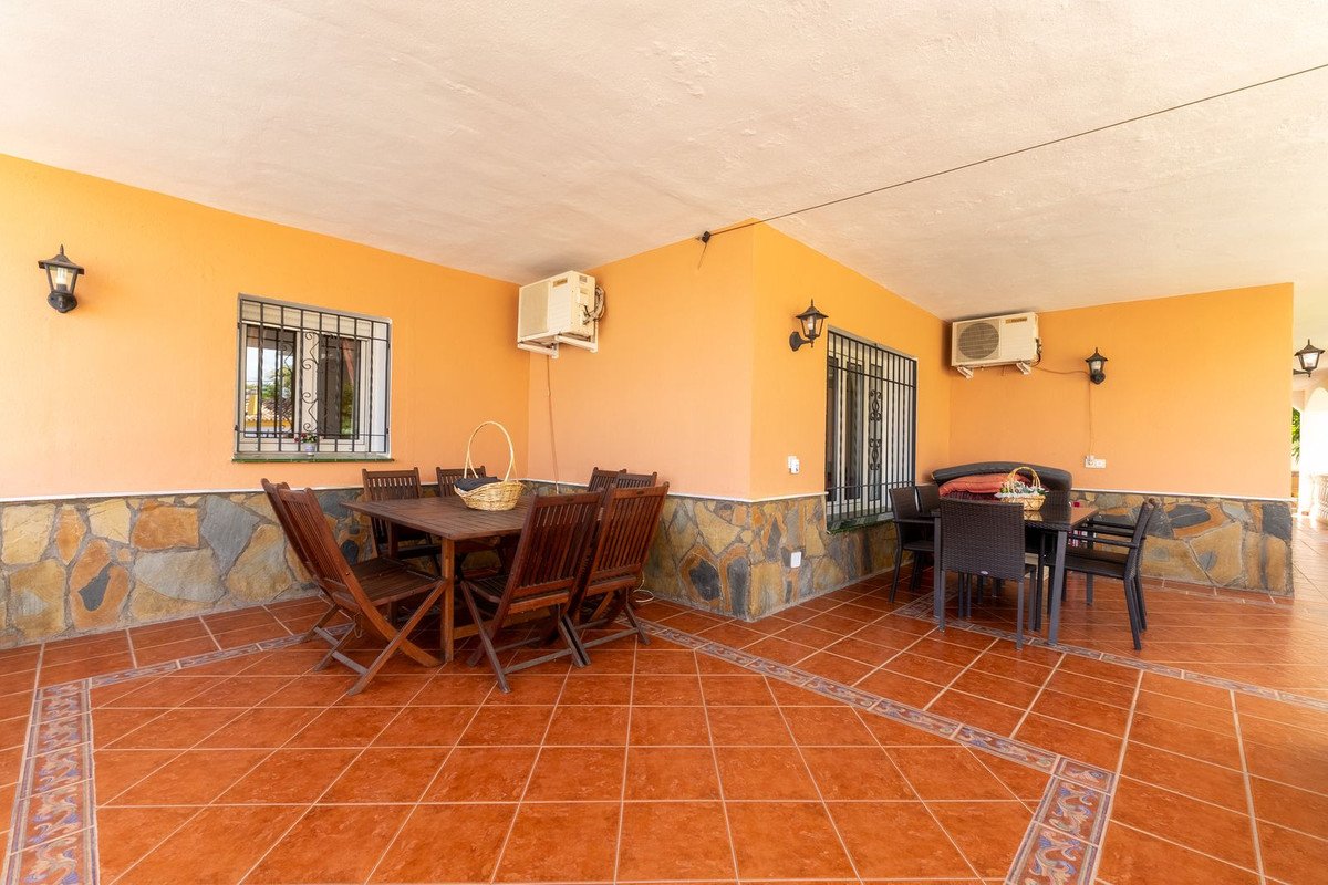 7 Bed Detached Villa in Alhaurín de la Torre