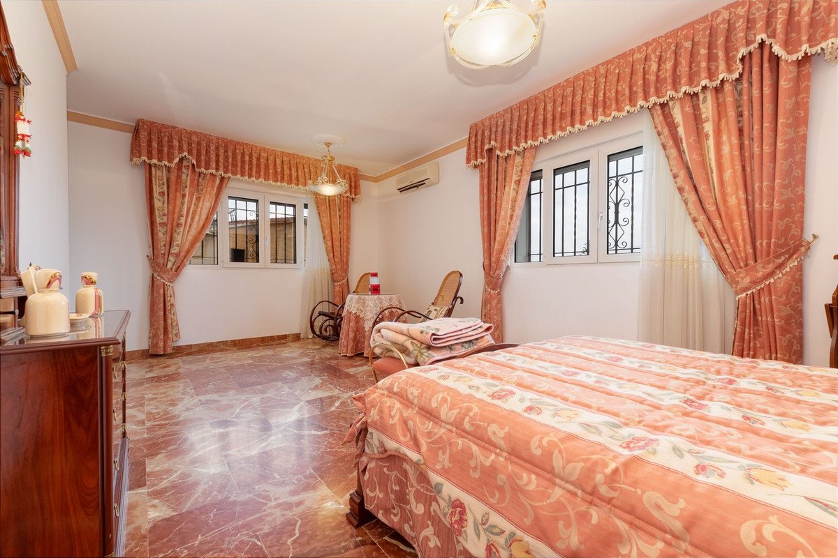 7 Bed Detached Villa in Alhaurín de la Torre