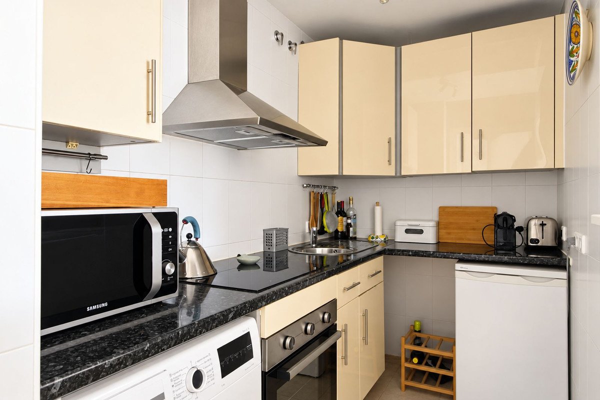 2 Bed Middle Floor Apartment in Manilva