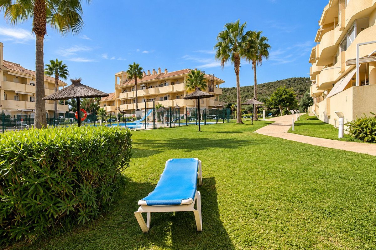 2 Bed Middle Floor Apartment in Manilva