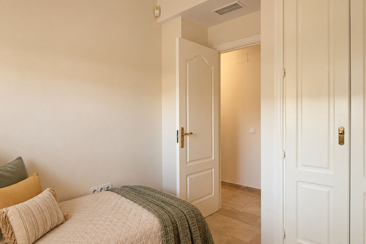 2 Bed Middle Floor Apartment in Manilva