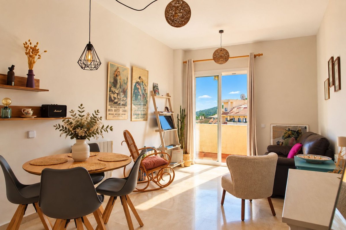 2 Bed Middle Floor Apartment in Manilva