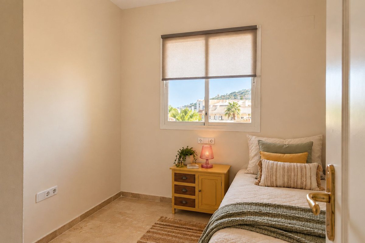 2 Bed Middle Floor Apartment in Manilva