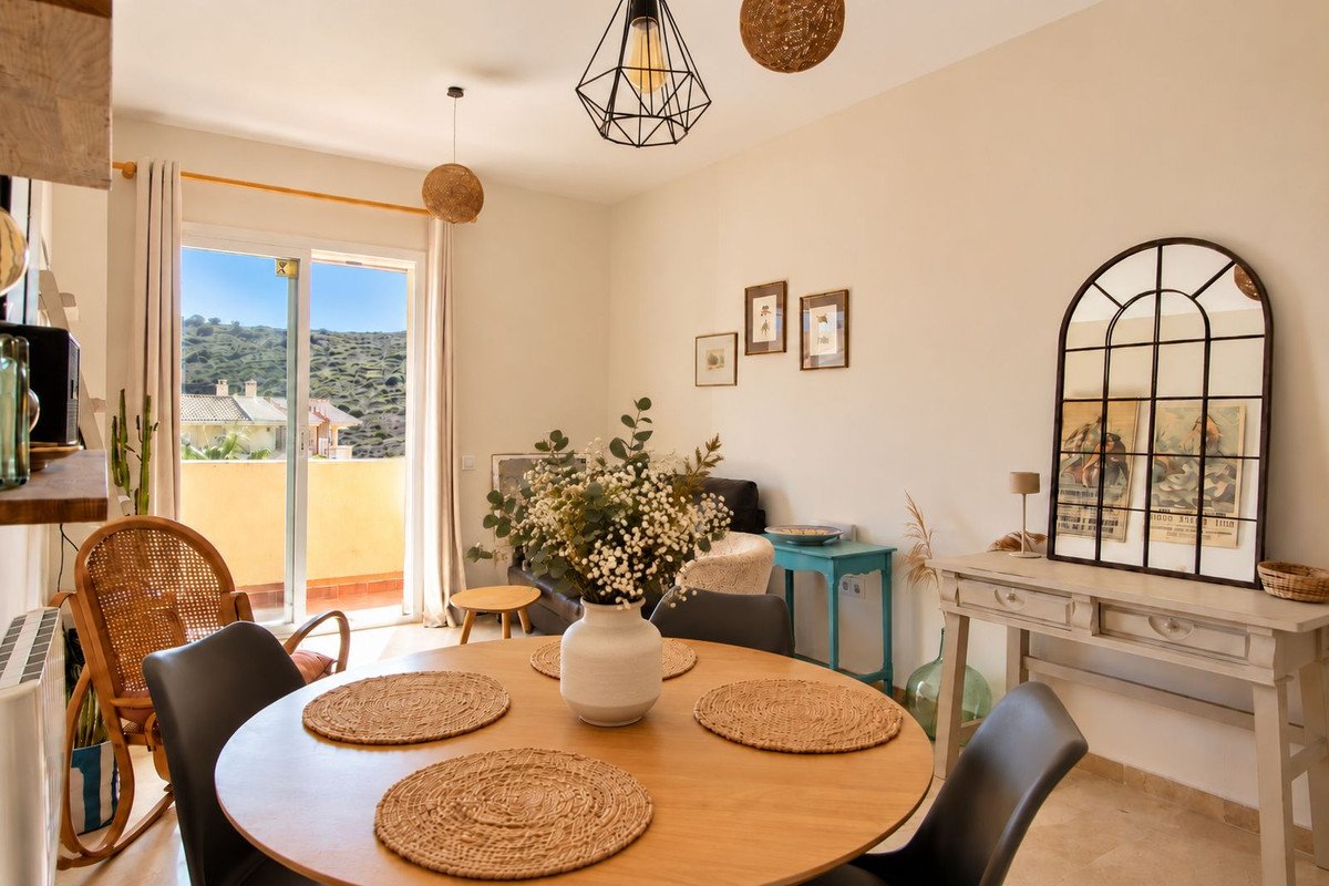 2 Bed Middle Floor Apartment in Manilva