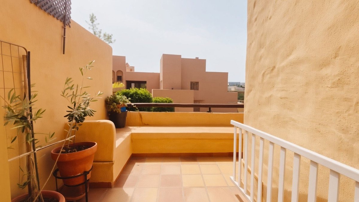 2 Bed Ground Floor Apartment in La Duquesa