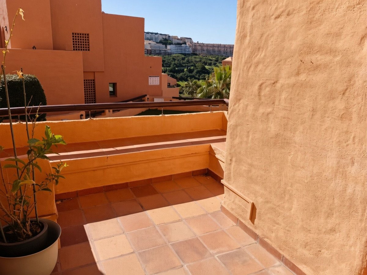 2 Bed Ground Floor Apartment in La Duquesa