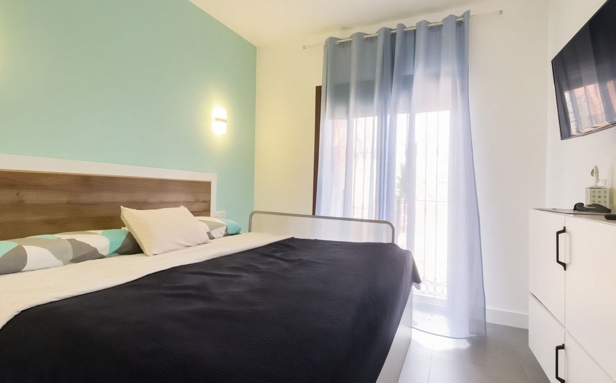 2 Bed Ground Floor Apartment in La Duquesa