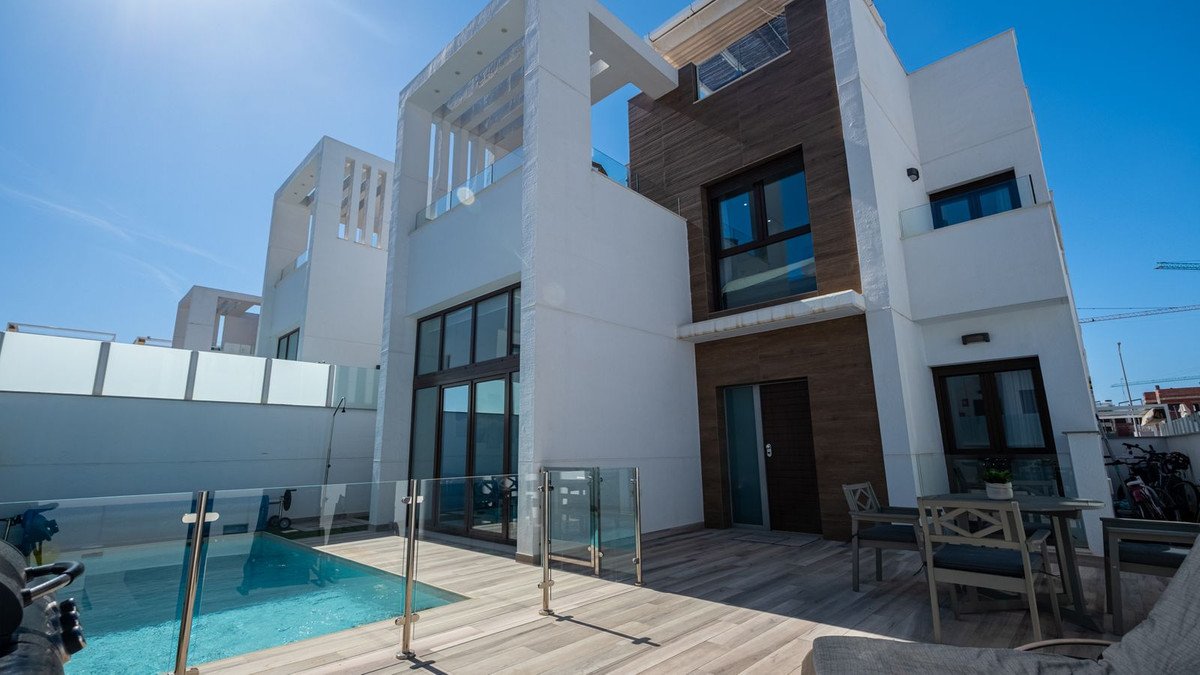 3 Bed Detached Villa in Los Balcones