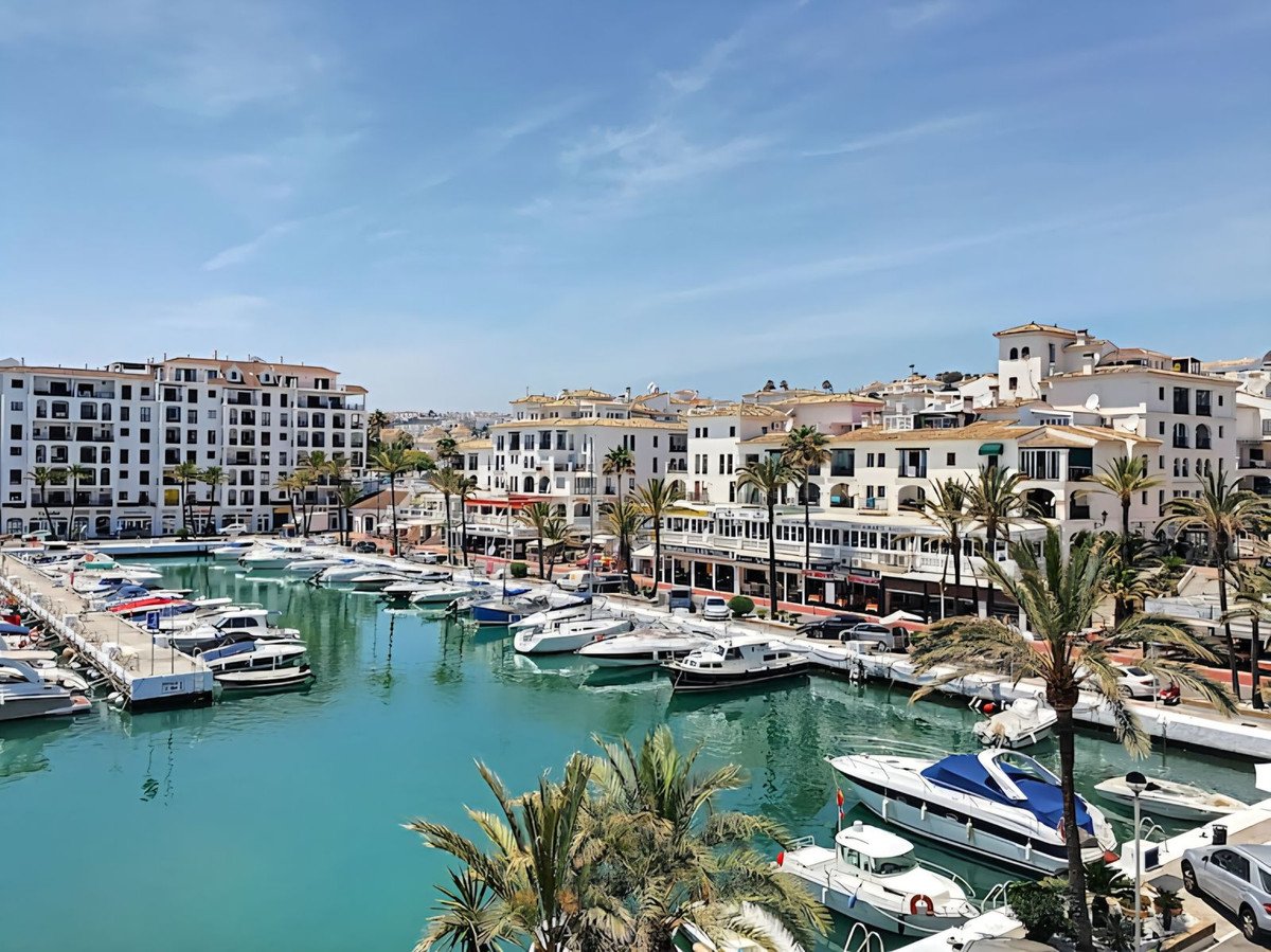 2 Bed Ground Floor Apartment in La Duquesa