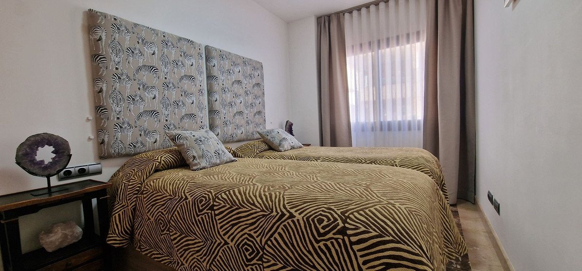 2 Bed Ground Floor Apartment in La Duquesa