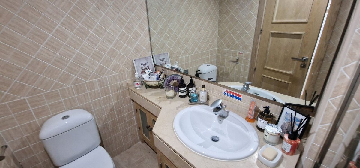 2 Bed Ground Floor Apartment in La Duquesa