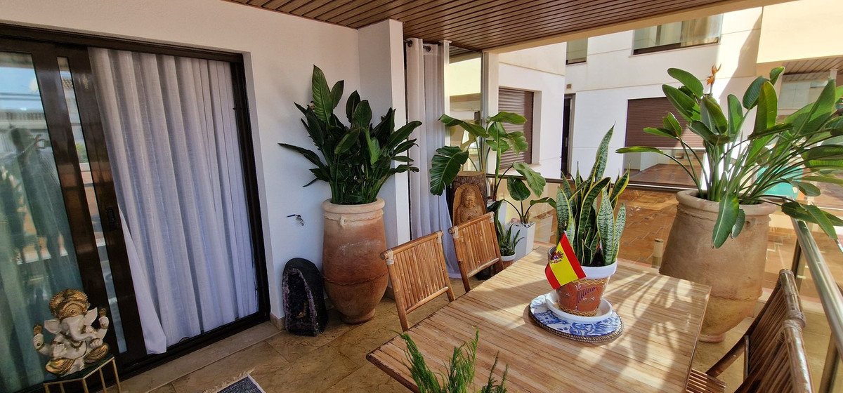2 Bed Ground Floor Apartment in La Duquesa
