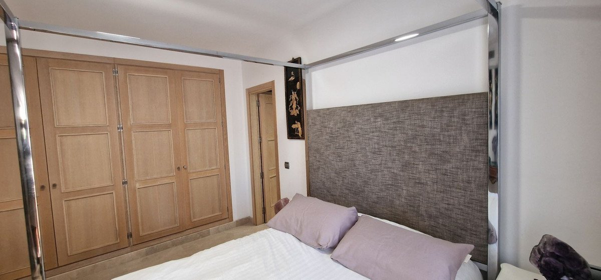 2 Bed Ground Floor Apartment in La Duquesa