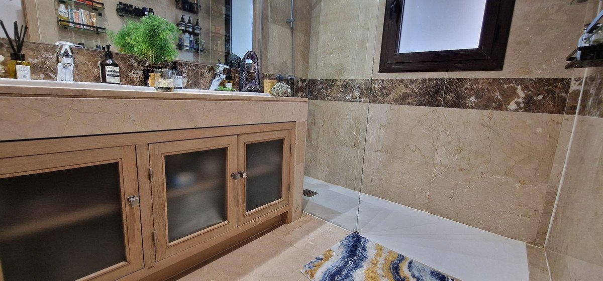 2 Bed Ground Floor Apartment in La Duquesa