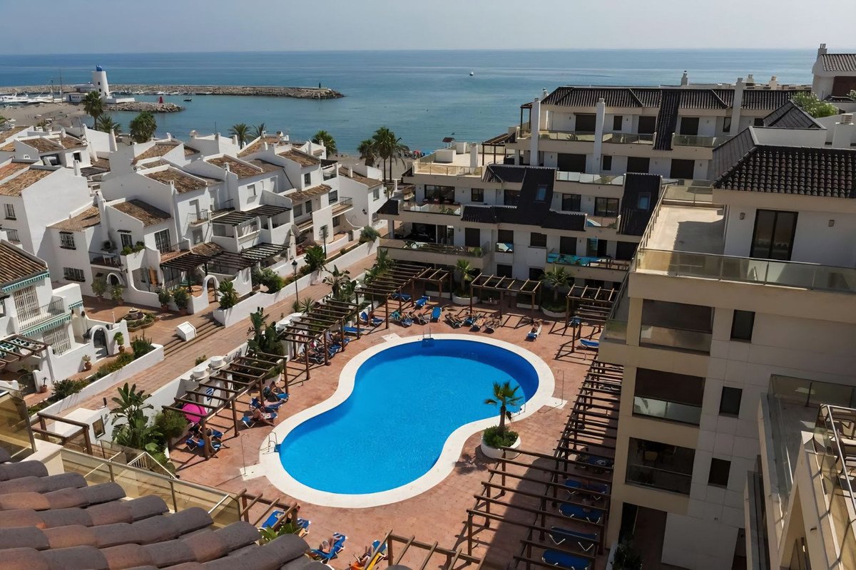 2 Bed Ground Floor Apartment in La Duquesa
