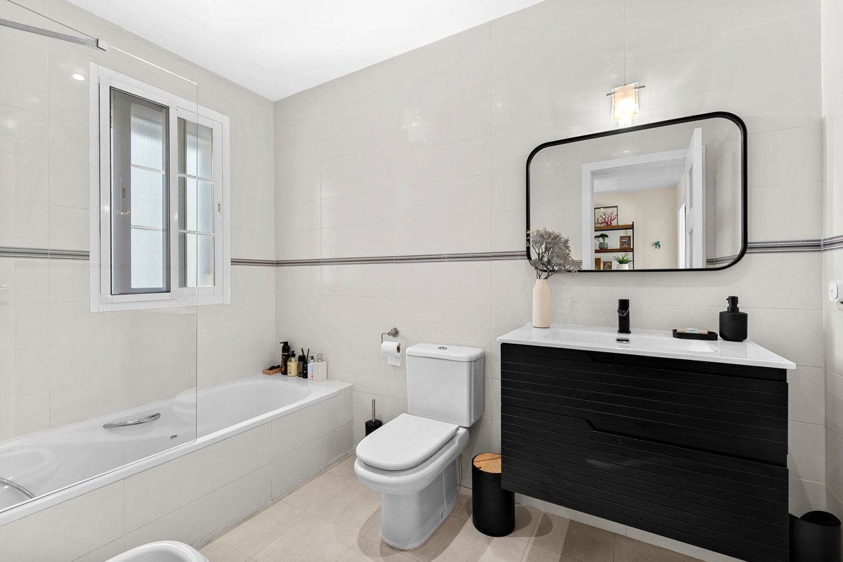 5 Bed Townhouse in Estepona