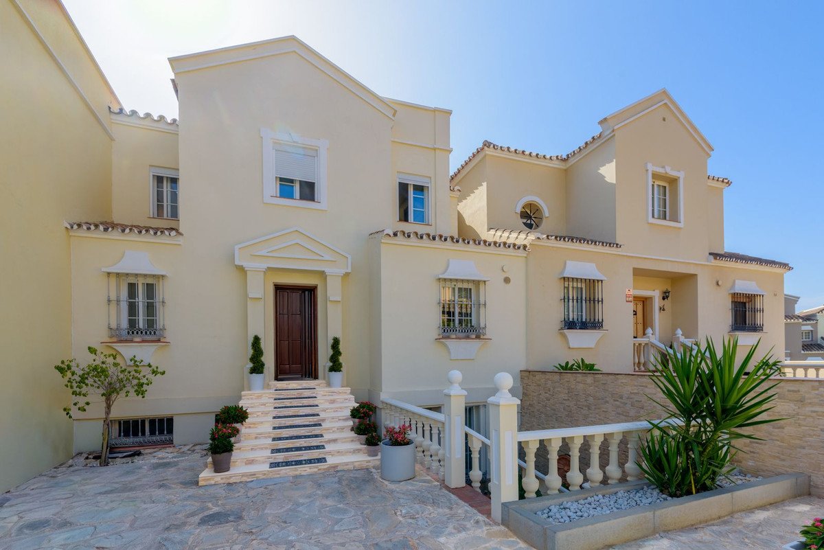 5 Bed Townhouse in Estepona